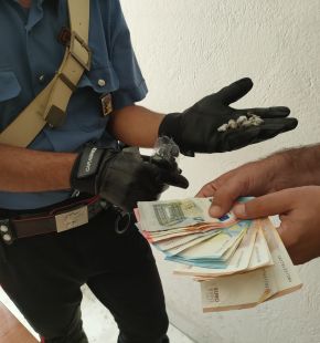 Roma, stretta contro il traffico di stupefacenti, in manette 16 persone, sequestrato 1,4 kg.  di droga