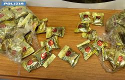 Aereoporto di Fiumicino, intercettata corriere della droga, sequestrati oltre 5 kg. di cocaina