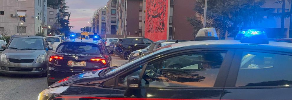 Roma, nigeriano scippa il cellulare ad una donna, bloccato dai passanti, arrestato dai Carabinieri