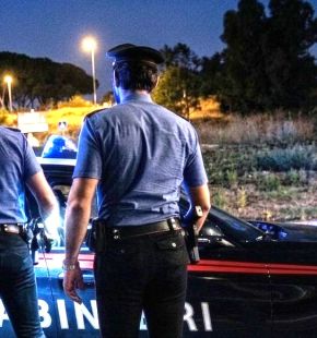 Roma Nord, sventato furto, arrestata una donna dopo un inseguimento, caccia ai due complici