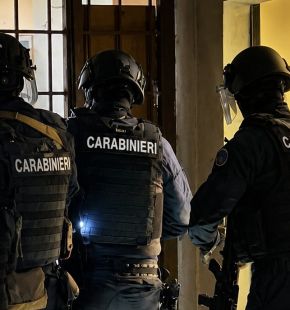 Pomezia, blitz nelle case popolari, 3 arresti per droga, 6 persone denunciate per furto energia elettrica
