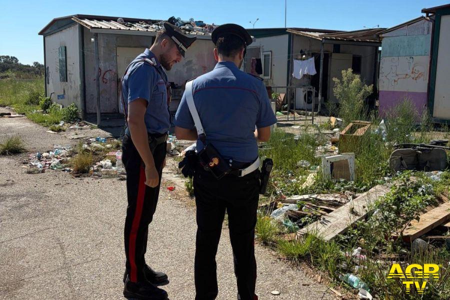 Carabinieri Pomezia controlli campo nomadi Castel Romano Carabinieri Pomezia controlli campo nomadi Castel Romano