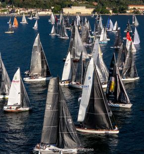 Vela, sul Garda oltre 100 imbarcazioni al trofeo Gargnano Vela, sul Garda oltre 100 imbarcazioni al trofeo Gargnano