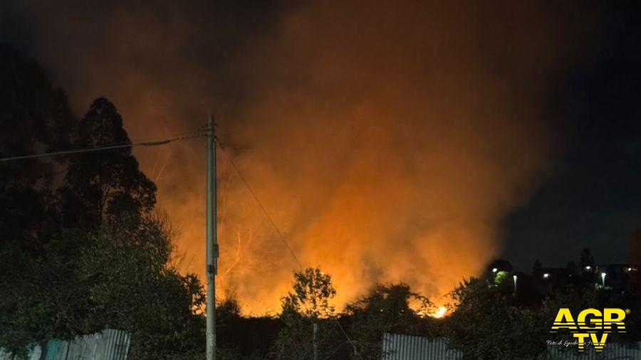 Incendio visto da via di Dragoncello © Foto Credits L.H Incendio visto da via di Dragoncello © Foto Credits L.H