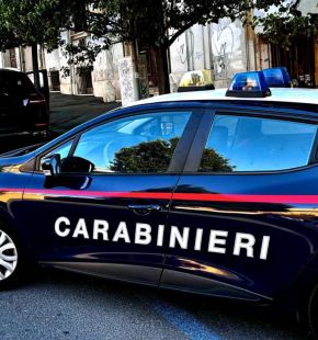 Roma, via Merulana, puntava grosse forbici contro gli automobilisti in transito, denunciato 29enne