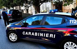 Roma, via Merulana, puntava grosse forbici contro gli automobilisti in transito, denunciato 29enne