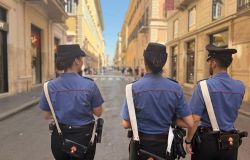 Roma, donna Carabiniere libera dal servizio, blocca due borseggiatori a largo Goldoni