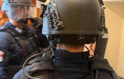 Roma Parioli, panico in un condominio ai Parioli, uomo si barrica in casa e minaccia i Carabinieri, bloccato