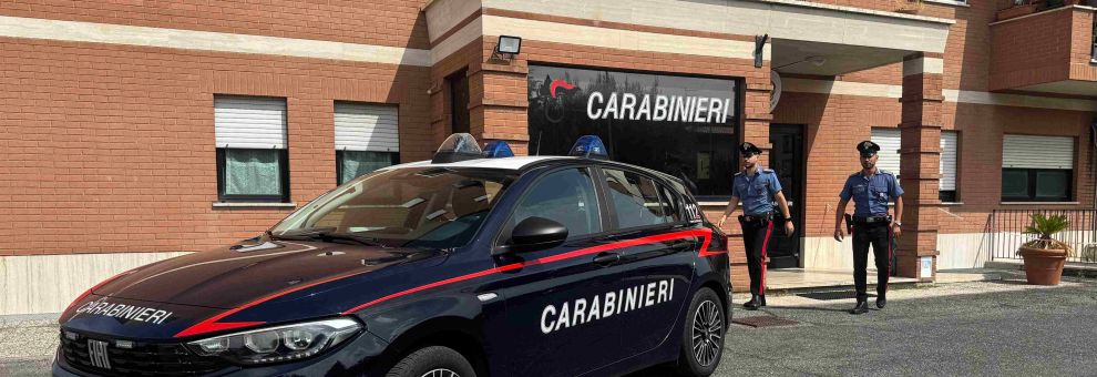 Ciampino, chiedono il doppio per un trasloco dall'Olanda e minacciano il committente, arrestati tre autotrasportatori Ciampino, chiedono il doppio per un trasloco dall'Olanda e minacciano il committente, arrestati tre autotrasportatori
