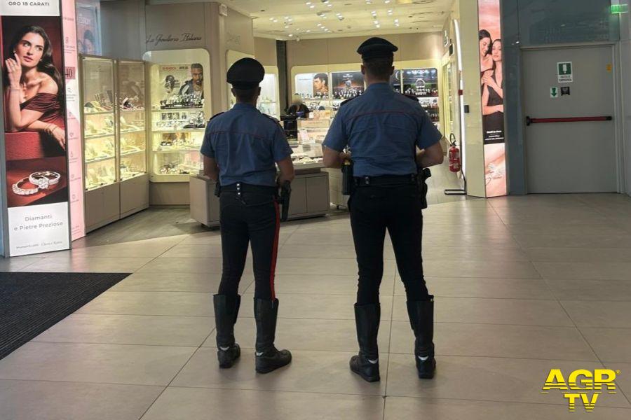 Carabinieri piazza Dante intervenuti via Appia Carabinieri piazza Dante intervenuti via Appia