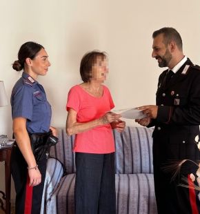 Roma Porta Portese, restituiti 45 mila euro ad un'anziana dai Carabinieri, due indagati per smsishing