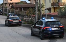 Rignano Flaminio, in auto con coltelli e manganello telescopico, denunciati padre e figlio