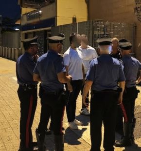 Acilia, violenta rissa in strada, due arresti e denunciate 11 persone Acilia, violenta rissa in strada, due arresti e denunciate 11 persone