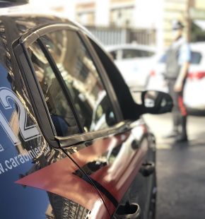 Roma, sorpresi dai Carabinieri mentre prelevano denaro da un ATM con bancomat rubato, in manette
