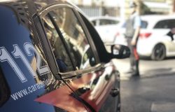 Roma, sorpresi dai Carabinieri mentre prelevano denaro da un ATM con bancomat rubato, in manette