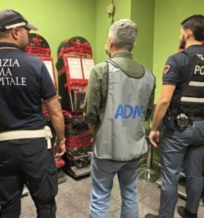 Roma, operazione congiunta, sequestro Slot irregolari in una sala giochi, denunciata la titolare