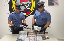 Carabinieri Anzio con la droga e le armi sequestrate