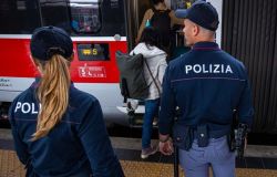 Roma Termini, sventate due rapine nel giro di due giorni, presi i rapinatori, uno ha tentato di nascondere la refurtiva in bocca