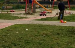 Acilia, i cittadini puliscono la stazione