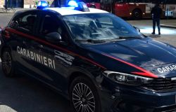 Ostia, cileno tenta di evitare un controllo aggredendo i Carabinieri, arrestato 26enne per resistenza, porto abusivo di coltello