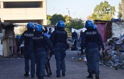 Roma, Tor Sapienza sgomberato lo stabile di via Tallone: tre arresti e sette trasferimenti nei Cpr