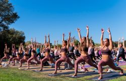 Yoga, al parco del Ninfeo (Eur) arriva Wanderlust 108