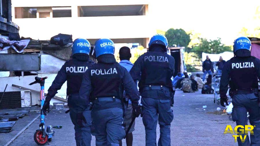 Polizia in azione a via Tallone Polizia in azione a via Tallone