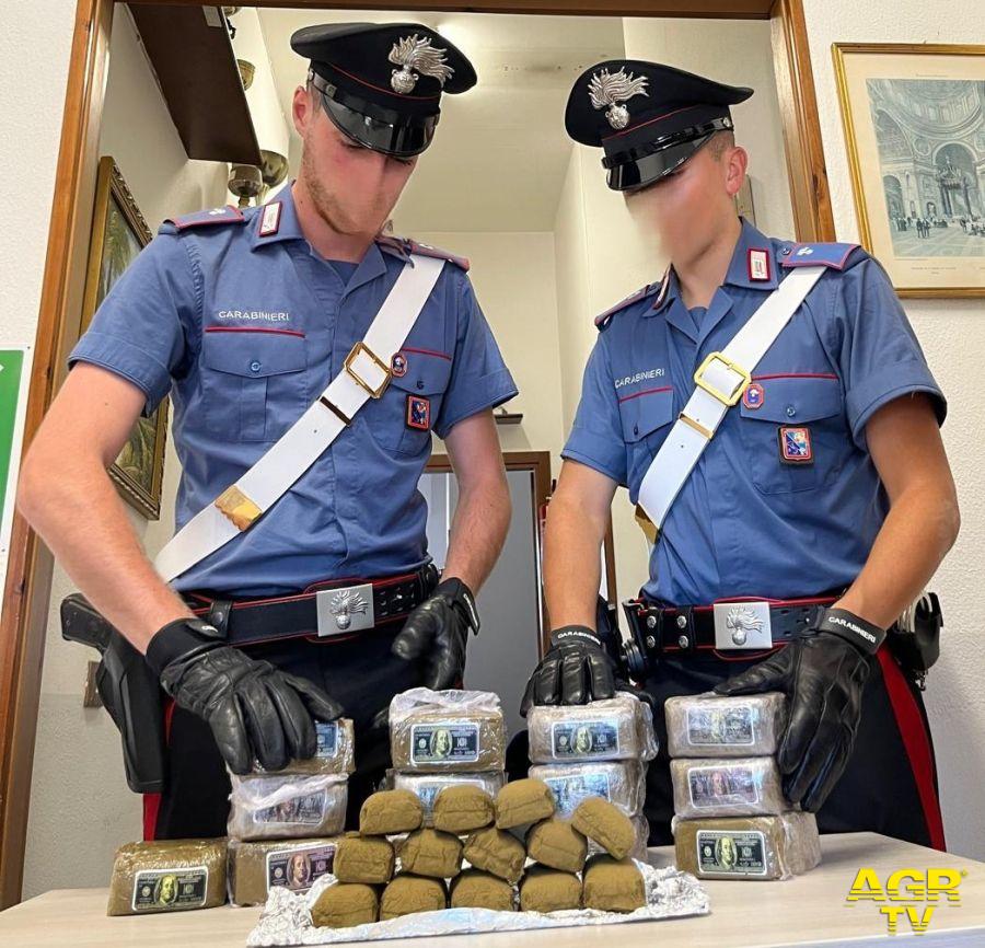 Carabinieri droga sequestrata Carabinieri droga sequestrata