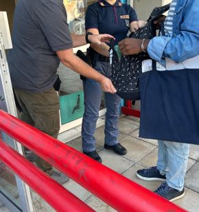 Roma, metal detector a scuola, la preside lancia l'allarme ed il Questore dispone i controlli all'ingresso Roma, metal detector a scuola, la preside lancia l'allarme ed il Questore dispone i controlli all'ingresso