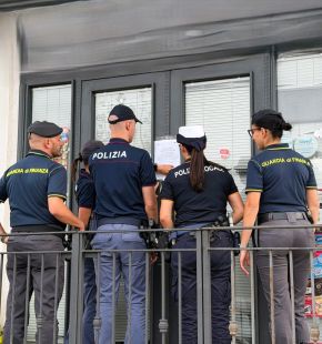 Monterotondo, blitz interforze negli esercizi commerciali, sequestrati 200 kg. di prodotti non tracciati, sanzioni per 23 mila euro Monterotondo, blitz interforze negli esercizi commerciali, sequestrati 200 kg. di prodotti non tracciati, sanzioni per 23 mila euro