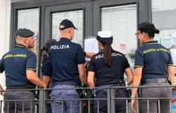 Monterotondo, blitz interforze negli esercizi commerciali, sequestrati 200 kg. di prodotti non tracciati, sanzioni per 23 mila euro