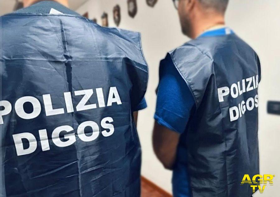 Polizia gli agenti della Digos che hanno fermato l'anarchico Polizia gli agenti della Digos che hanno fermato l'anarchico