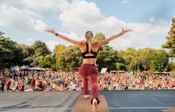 Roma, oltre 6700 Yogi hanno partecipato a Wanderlust 108m trasformando il parco del Ninfeo in un'oasi di mindfulness