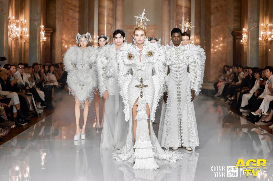 XIONGYING·HEAVEN GAIA per la prima volta a Palazzo Colonna alla Galleria del Cardinale Colonna - Courtesy photo of Heaven Gaia XIONGYING·HEAVEN GAIA per la prima volta a Palazzo Colonna alla Galleria del Cardinale Colonna - Courtesy photo of Heaven Gaia
