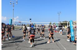 Ostia, tutti al mare con il Volley S 3, Memorial Mauro Zeppilli, al pontile sport e divertimento per i più piccoli