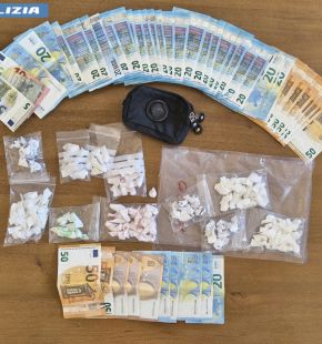 Roma Tor Bella Monaca, preso boss della piazza di spaccio, sequestrate oltre 150 dosi di cocaina, 2 arresti