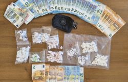Roma Tor Bella Monaca, preso boss della piazza di spaccio, sequestrate oltre 150 dosi di cocaina, 2 arresti