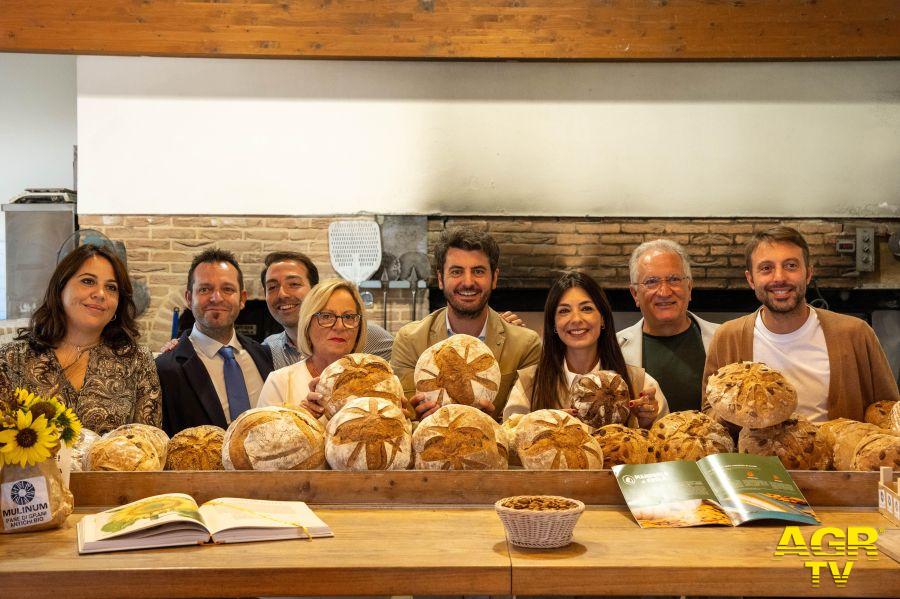 Pane Brunetto Mulinum e Mandorla di Avola PH: Ufficio Stampa Rosita Mercatante Pane Brunetto Mulinum e Mandorla di Avola PH: Ufficio Stampa Rosita Mercatante