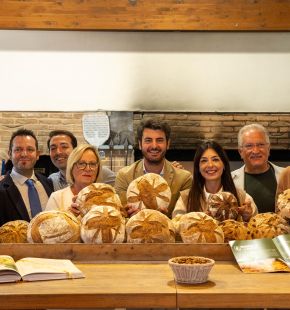 Pane Brunetto Mulinum e Mandorla di Avola, un incontro inedito tra Calabria e Sicilia che guarda lontano Pane Brunetto Mulinum e Mandorla di Avola, un incontro inedito tra Calabria e Sicilia che guarda lontano