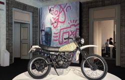 La Yamaha dipinta dall'artista PH credit Mondomostre
