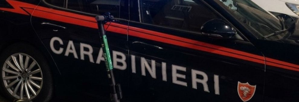 Roma, tenta di evitare i controlli e scappa sul monopattino, 20enne inseguito, bloccato e denunciato Roma, tenta di evitare i controlli e scappa sul monopattino, 20enne inseguito, bloccato e denunciato