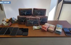 Castel Gandolfo, in bici con droga e soldi in uno zaino, scoperta la rotta della cocaina, 2 arresti e sequestrati 5kg di droga