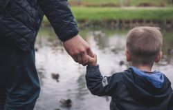Reati sui minori in Italia, in dieci anni sono cresciuti del 43%, maltrattamenti in famiglia: è record con oltre 3 mila casi