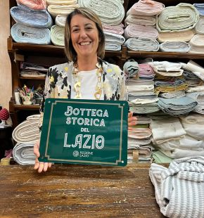 Fara in Sabina, “C’era un Tessuto”  Bottega Storica del Lazio, inaugurata la targa nel borgo di Farfa