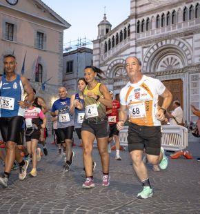 18 ottobre, di corsa sotto il Duomo di Grosseto, la tappa toscana della Corsa del Ricordo
