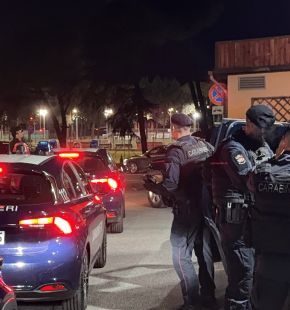 Roma San Basilio, maxi controlli dei Carabinieri, schierati i reparti speciali, 4 arresti