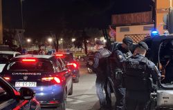 Roma San Basilio, maxi controlli dei Carabinieri, schierati i reparti speciali, 4 arresti