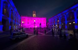 Roma, morte perinatale, il Campidoglio si illumina di rosa ed azzurro per non dimenticare