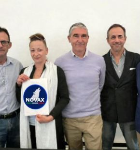 Roma, il Popolo Novax in piazza Santi Apostoli, sabato 17 ottobre