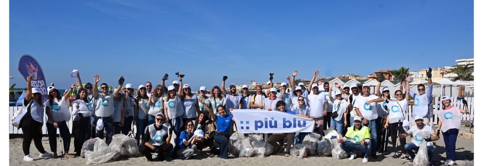 Ostia, volontari e dipendenti Acea al lavoro per bonificare le spiagge